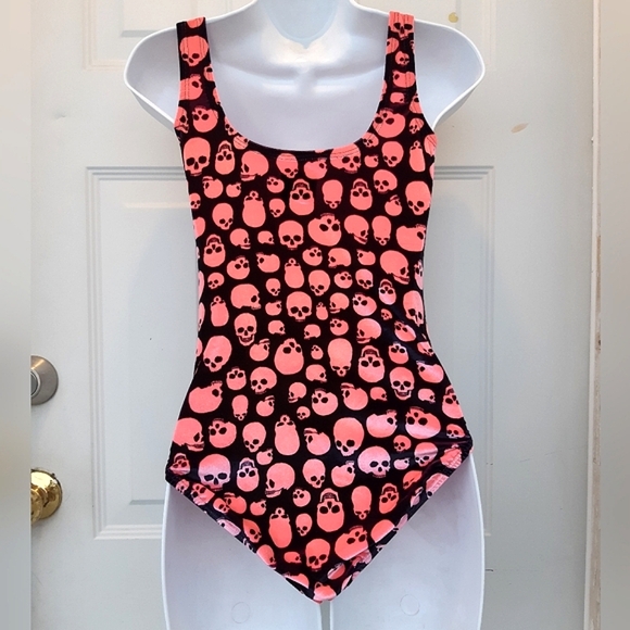 Vintage Skull Bodysuit - Picture 3 of 11